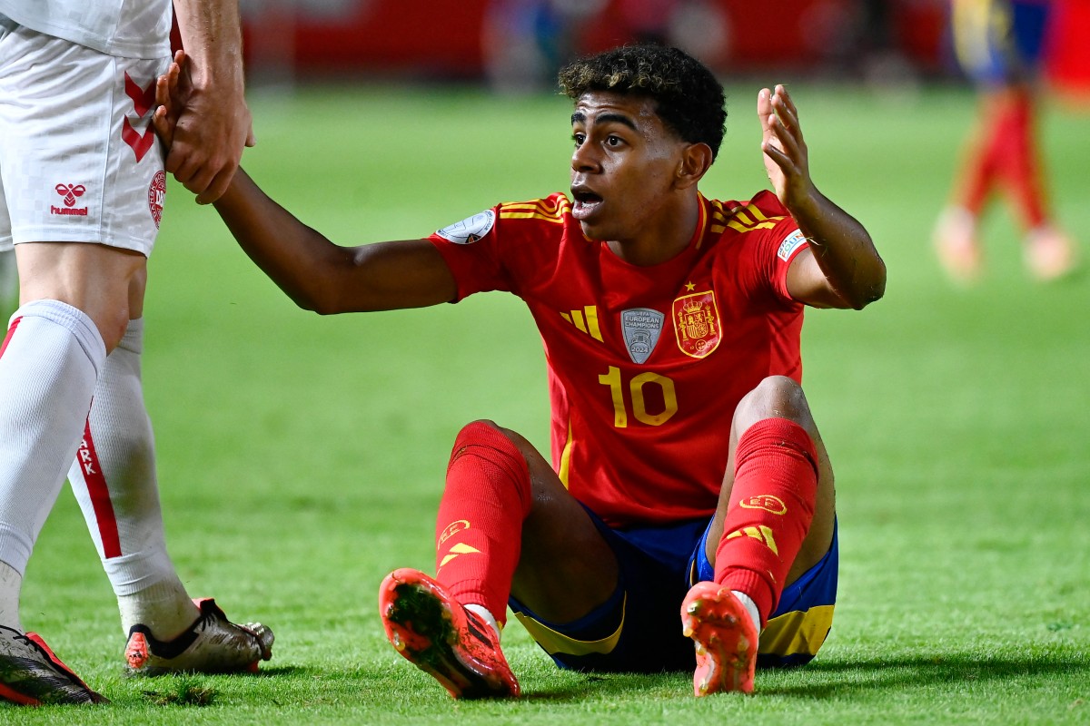 لامين يامال مع منتخب إسبانيا.(أ ف ب)